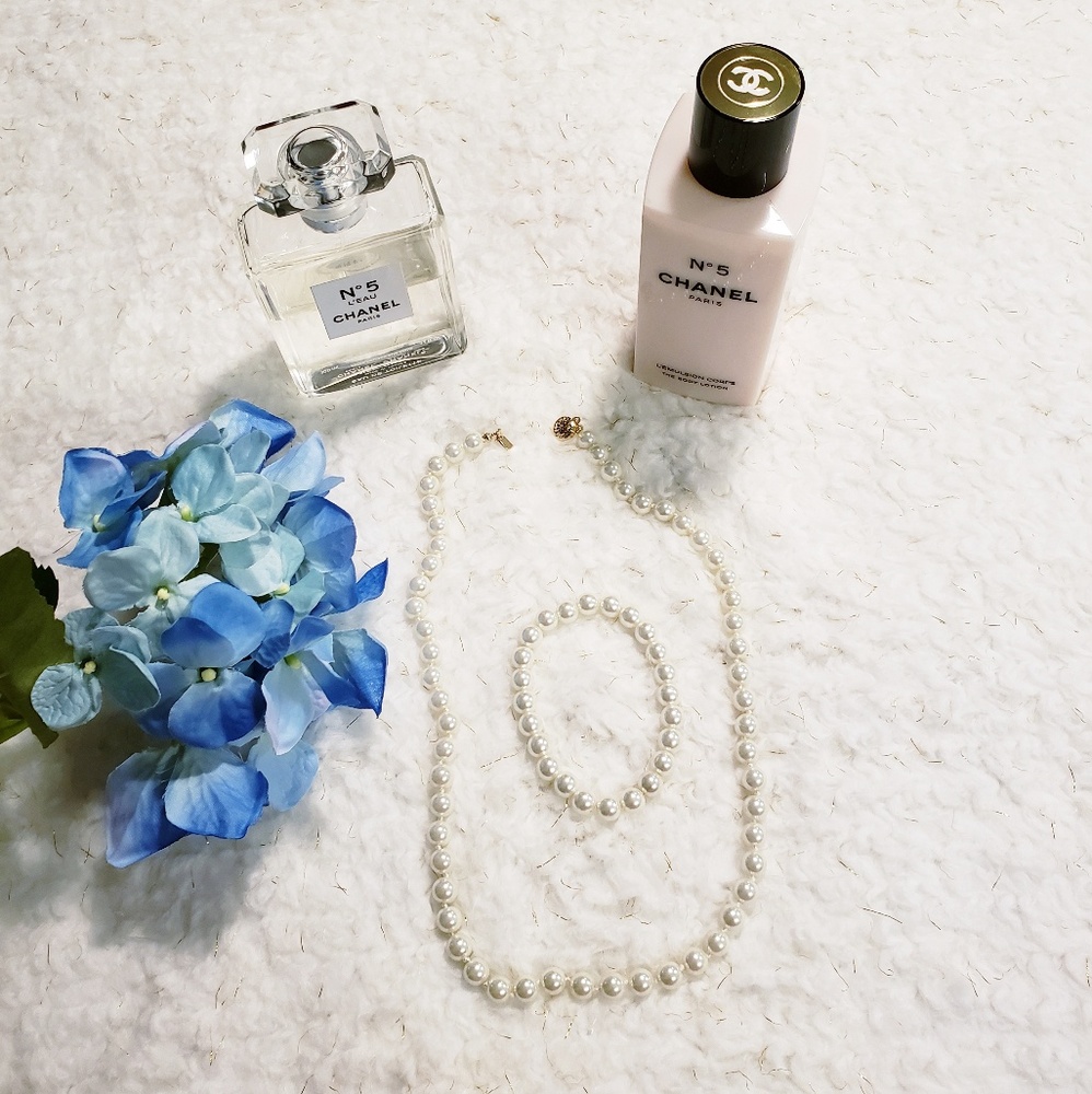 Elegant Faux Pearl Necklace and Bracelet